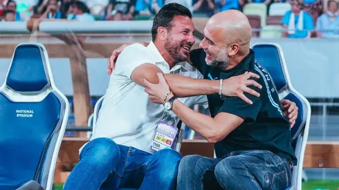 El tierno abrazo interminable de Claudio Pizarro y Pep Guardiola
