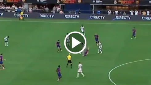 De Jong le entró con todo a Militao y desató una batalla campal en el medio de la cancha.