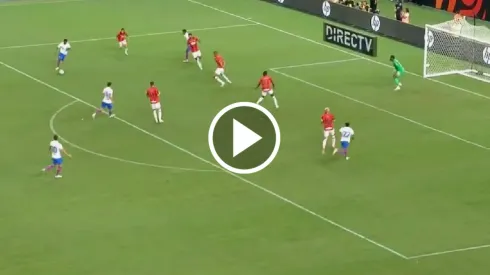 El delantero de 20 años ingresó en el complemento y a la primera que tuvo clavó un golazo