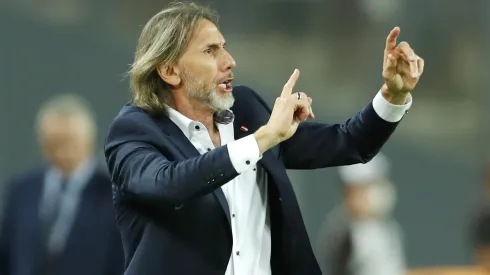 LIMA, PERU - FEBRUARY 01: Ricardo Gareca coach of Peru gestures during a match between Peru and Ecuador as part of FIFA World Cup Qatar 2022 Qualifiers at National Stadium on February 01, 2022 in Lima, Peru. (Photo by Daniel Apuy/Getty Images)