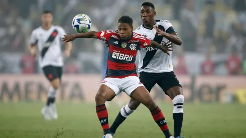 Flamengo agregó una especial bonificación si el jugador llega a ganar el 'balón de oro'. 
