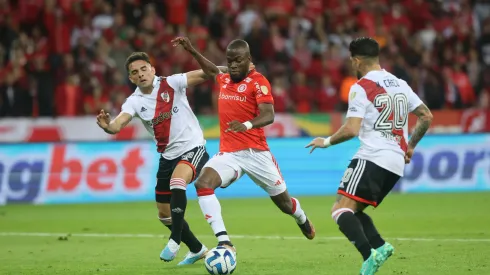 (VIDEO) Penal no-look y casi gol: Partidazo de Enner Valencia con el Internacional vs. River Plate
