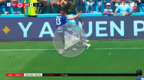 VIDEO | Grimaldo se convierte en Messi y hace jugada de fantasía