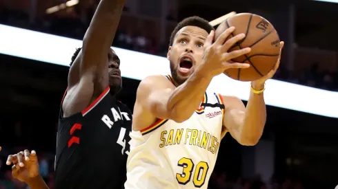 Stephen Curry vs. Toronto Raptors en la NBA.
