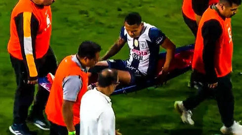 Terremoto en Alianza Lima: Bryan Reyna salió lesionado en camilla