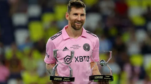 Messi sumó 44 títulos como jugador profesional, el más ganador en la historia del fútbol. Pero para Álvaro Morales esto no es meritorio...

