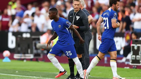 LONDON, ENGLAND – AUGUST 20: Moises Caicedo of Chelsea is substituted on for teammate Ben Chilwell during the Premier League match between West Ham United and Chelsea FC at London Stadium on August 20, 2023 in London, England. (Photo by Clive Rose/Getty Images)
