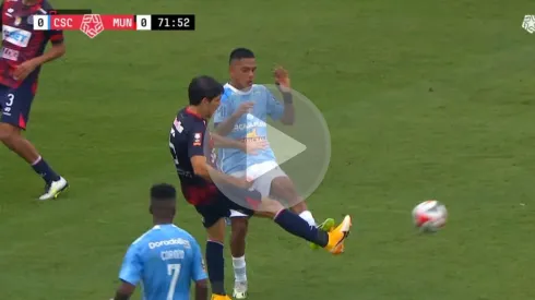 Joao Grimaldo expulsado ante Deportivo Municipal por una falta artera