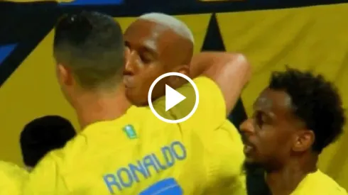 El beso de Talisca a Cristiano Ronaldo.
