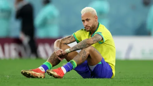 Neymar llegó a Al Hilal y su debut deberá esperar ya que tiene dos lesiones.