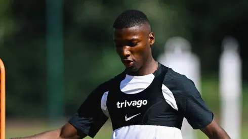 (VIDEO) Listo para la revancha: El lujo de Moisés Caicedo en el entrenamiento del Chelsea