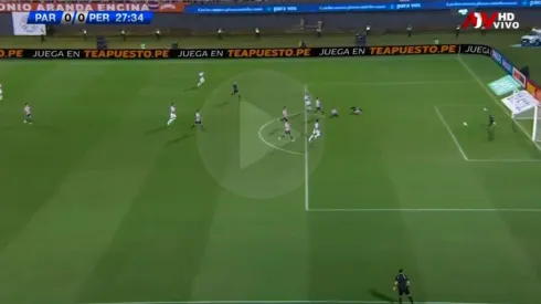 Polo casi anota el primer gol para Perú, se salva Paraguay