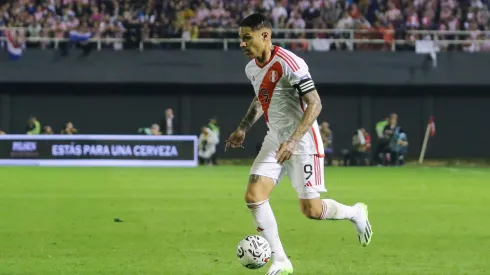 CIUDAD DEL ESTE, PARAGUAY – SEPTEMBER 07: Paolo Guerrero of Peru controls the ballduring a FIFA World Cup 2026 Qualifier match between Paraguay and Peru at Antonio Aranda Stadium on September 07, 2023 in Ciudad del Este, Paraguay. (Photo by Christian Alvarenga/Getty Images)
