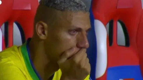 Richarlison no pudo contener las lágrimas de bronca por no marcar gol con Brasil.
