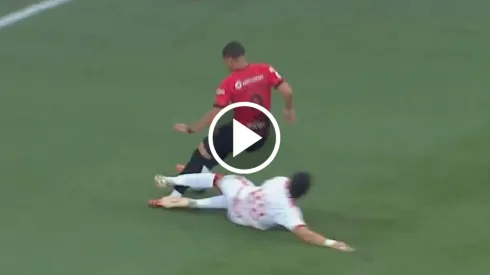 El delantero de 18 años tuvo que ser retirado tras la fuerte entrada que recibió en el duelo ante Inter de Porto Alegre