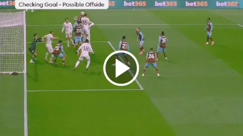 Evans anotó de cabeza pero fue anulado por el VAR