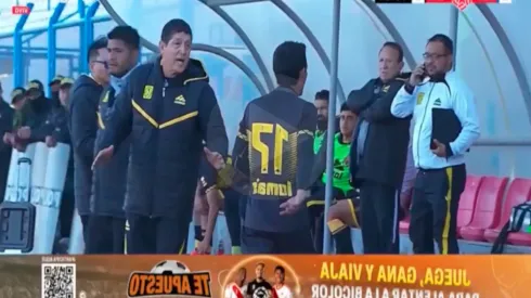 Jugador de Cantolao discute con su entrenador en pleno partido