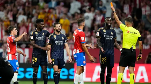 Nacho Fernández vio la roja por criminal entrada contra Portu