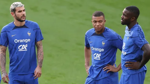 Mbappé no llegó al último entrenamiento, pero igual sería titular ante Países Bajos.
