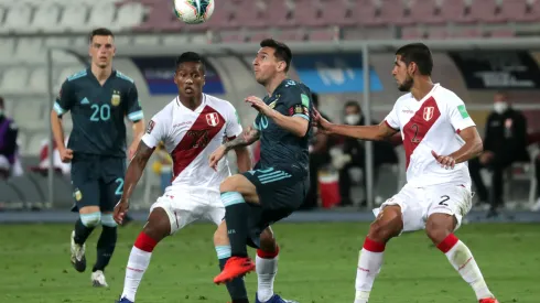 LIMA, PERU - NOVEMBER 17: Lionel Messi of Argentina fights for the ball with Pedro Aquino of Peru during a match between Peru and Argentina as part of South American Qualifiers for World Cup FIFA Qatar 2022 at Estadio Nacional de Lima on November 17, 2020 in Lima, Peru. (Photo by Sebastian Castaneda-Pool/Getty Images)