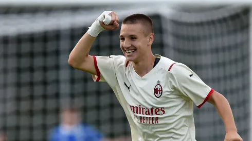 Francesco Camarda, de 15 años, ya entrena con el primer equipo del Milan
