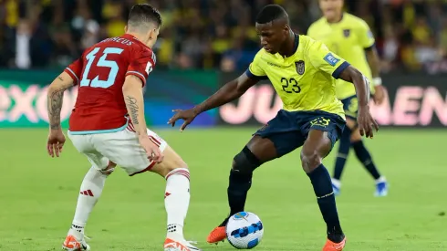 QUITO, ECUADOR - OCTOBER 17: Moises Caicedo of Ecuador competes for the ball with Mateus Uribe of Colombia during a FIFA World Cup 2026 Qualifier match between Ecuador and Colombia at Rodrigo Paz Delgado Stadium on October 17, 2023 in Quito, Ecuador. (Photo by Franklin Jacome/Getty Images)