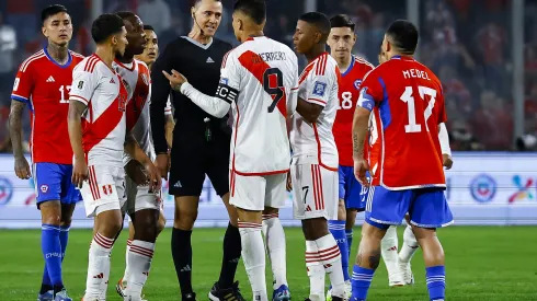 SANTIAGO, CHILE - OCTOBER 12: Referee Wilmar Roldan argues with players during the FIFA World Cup 2026 Qualifier match between Chile and Peru at Estadio Monumental David Arellano on October 12, 2023 in Santiago, Chile. (Photo by Marcelo Hernandez/Getty Images)