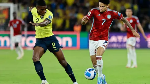 QUITO, ECUADOR - OCTOBER 17: Luis Diaz of Colombia competes for the ball with Felix Torres of Ecuador during a FIFA World Cup 2026 Qualifier match between Ecuador and Colombia at Rodrigo Paz Delgado Stadium on October 17, 2023 in Quito, Ecuador. (Photo by Franklin Jacome/Getty Images)