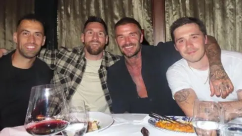 Sergio Busquets, Leo Messi, David y Cruz Beckham.
