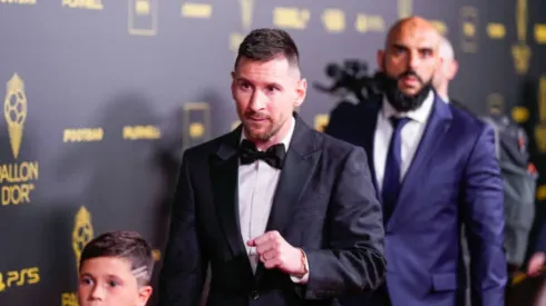 Lionel Messi y su seguridad en la gala del Balón de Oro. 
