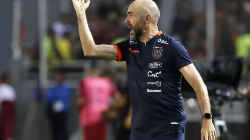 MATURIN, VENEZUELA – NOVEMBER 16: Felix Sanchez head coach of Ecuador gestures during a FIFA World Cup 2026 Qualifier match between Venezuela and Ecuador at Estadio Monumental de Maturin on November 16, 2023 in Maturin, Venezuela. (Photo by Edilzon Gamez/Getty Images)