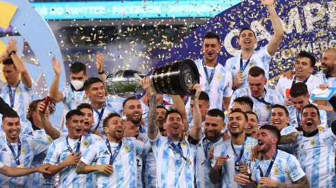 RIO DE JANEIRO, BRAZIL – JULY 10: Lionel Messi of Argentina lifts the trophy with teammates after winning the final of Copa America Brazil 2021 between Brazil and Argentina at Maracana Stadium on July 10, 2021 in Rio de Janeiro, Brazil. (Photo by Buda Mendes/Getty Images)
