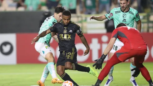 LEON, MEXICO – MAY 31:  Víctor Dávila of Leon  fights for the ball with Diego Palacios of LAFC during the final first leg match between Leon and LAFC as part of the Concacaf Champions League 2023 at Leon Stadium on May 31, 2023 in Leon, Mexico. (Photo by Refugio Ruiz/Getty Images)
