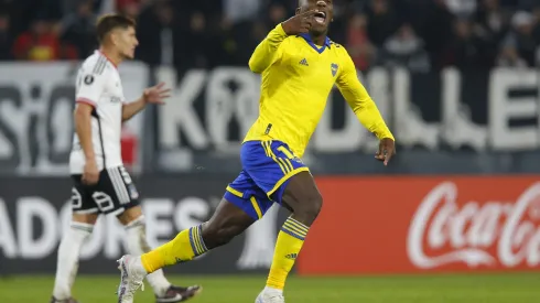 Luis Advíncula después de una excelente temporada, sería renovado por Boca Juniors
