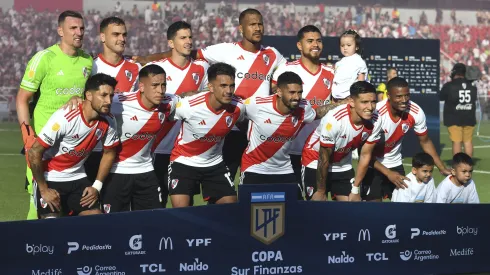 AVELLANEDA, ARGENTINA - NOVEMBER 26: Players of River Plate pose for a photo prior a match between River Plate and Instituto as part of group A of Copa de la Liga Profesional 2023 at Estadio Libertadores de America - Ricardo Enrique Bochini on November 26, 2023 in Avellaneda, Argentina. (Photo by Marcelo Endelli/Getty Images)
