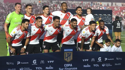AVELLANEDA, ARGENTINA – NOVEMBER 26: Players of River Plate pose for a photo prior a match between River Plate and Instituto as part of group A of Copa de la Liga Profesional 2023 at Estadio Libertadores de America – Ricardo Enrique Bochini on November 26, 2023 in Avellaneda, Argentina. (Photo by Marcelo Endelli/Getty Images)
