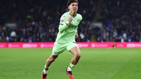 Jeremy Sarmiento celebrando un gol con el West Bromwich.
