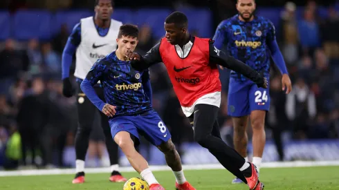 LONDON, ENGLAND – NOVEMBER 12: Enzo Fernandez and Moises Caicedo warm up prior to the Premier League match between Chelsea FC and Manchester City at Stamford Bridge on November 12, 2023 in London, England. (Photo by Ryan Pierse/Getty Images)
