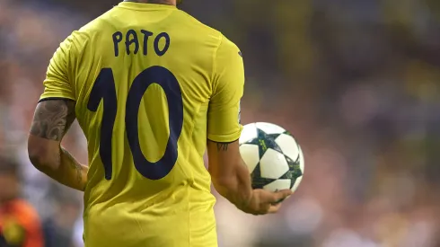 VILLARREAL, SPAIN - AUGUST 17: A close-up of Alexandre Pato of Villarreal's shirt during the UEFA Champions League play-off first leg match between Villarreal CF and AS Monaco at El Madrigal on August 17, 2016 in Villarreal, Spain. (Photo by Manuel Queimadelos Alonso/Getty Images)