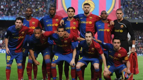 BARCELONA, SPAIN – APRIL 28: Barcelona team line up prior to the UEFA Champions League Semi Final First Leg match between Barcelona and Chelsea at the Nou Camp Stadium on April 28, 2009 in Barcelona, Spain. (Photo by Jasper Juinen/Getty Images)