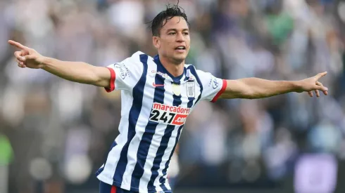 ¿Cristian Benavente seguirá jugando en el fútbol peruano?
