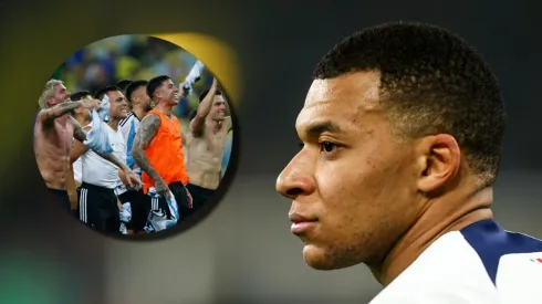 Kylian Mbappé y jugadores de la selección Argentina. 
