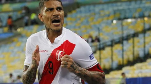 Paolo Guerrero y la César Vallejo
