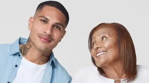 Paolo Guerrero y su madre
