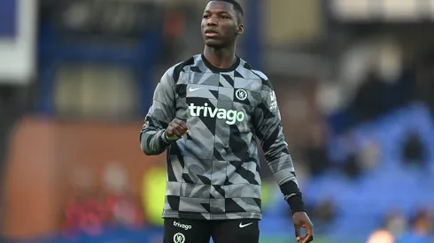 LIVERPOOL, ENGLAND – DECEMBER 10: Moises Caicedo of Chelsea warms up prior to the Premier League match between Everton FC and Chelsea FC at Goodison Park on December 10, 2023 in Liverpool, England. (Photo by Michael Regan/Getty Images)
