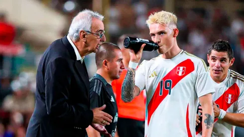 Jorge Fossati y Oliver Sonne de Perú.
