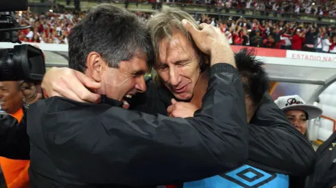 Ricardo Gareca y su mano derecha
