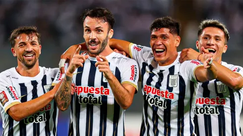 Alianza Lima jugando en la Liga 1 de Perú.
