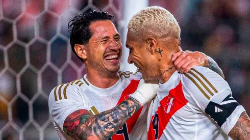 Gianluca Lapadula y Paolo Guerrero en Perú.