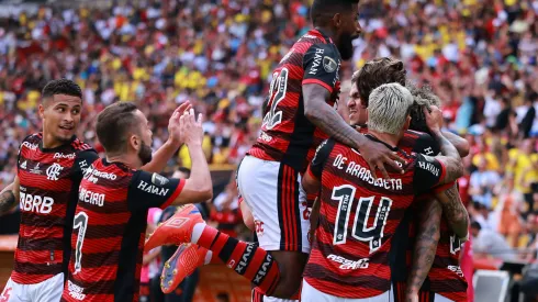 GUAYAQUIL, ECUADOR – OCTOBER 29: Gabriel Barbosa of Flamengo celebrates with teammates after scoring the first goal of his team during the final of Copa CONMEBOL Libertadores 2022 between Flamengo and Athletico Paranaense at Estadio Monumental Isidro Romero Carbo on October 29, 2022 in Guayaquil, Ecuador. (Photo by Hector Vivas/Getty Images)
